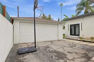 15741 Haynes St, Van Nuys, CA 91406 - Photo 23
