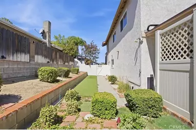 23134 La Granja, Valencia, CA 91354 - Photo 49