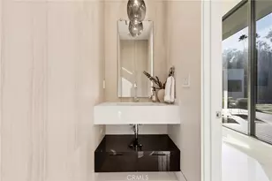 20141 Wells Dr, Woodland Hills, CA 91364 - Photo 15