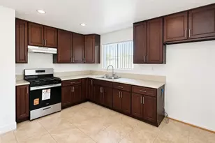 801 E Chestnut St, Glendale, CA 91205 - Photo 3