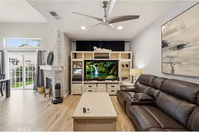 30341 Marigold, Castaic, CA 91384 - Photo 5
