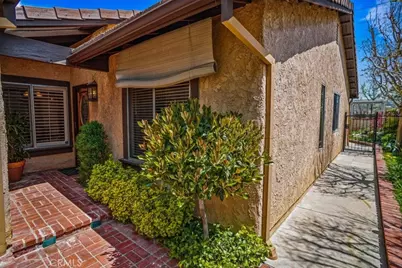 25628 Alicante, Valencia, CA 91355 - Photo 3