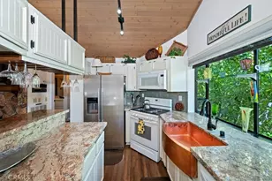 39802 Lakeview Dr, Big Bear Lake, CA 92315 - Photo 11