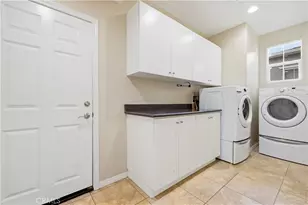 27988 Red Pine Ct, Valencia, CA 91354 - Photo 3