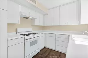 22139 Burbank Blvd, Woodland Hills, CA 91367 - Photo 13