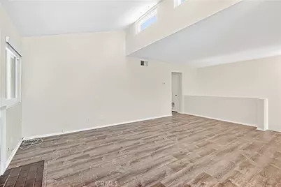 22139 Burbank Boulevard #7, Woodland Hills, CA 91367 - Photo 11