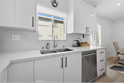 9927 Independence Avenue #C, Chatsworth, CA 91311 - Photo 11