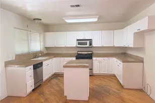 17605 Tarzana St, Encino, CA 91316 - Photo 3