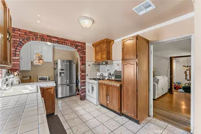 13007 Glenoaks Boulevard, Sylmar, CA 91342 - Photo 9