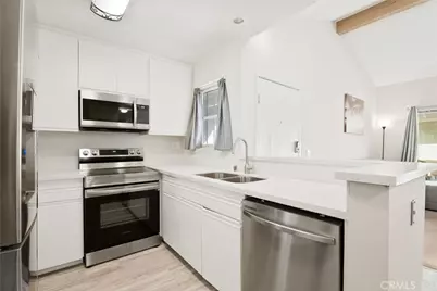 27646 Susan Beth #L, Saugus, CA 91350 - Photo 5