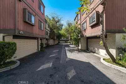 21931 Burbank Boulevard #25, Woodland Hills, CA 91367 - Photo 51