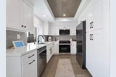 21931 Burbank Boulevard #25, Woodland Hills, CA 91367 - Photo 15