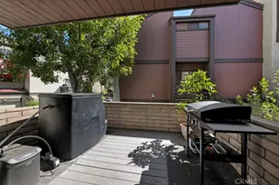 21931 Burbank Blvd, Woodland Hills, CA 91367 - Photo 19