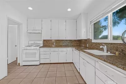 6015 Sunnyslope Ave, Van Nuys, CA 91401 - Photo 15