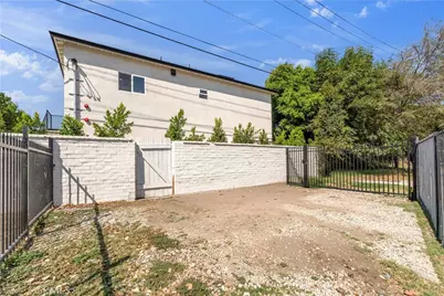 4698 Kraft Avenue, Valley Village, CA 91602 - Photo 25