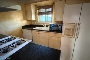 22049 Oxnard, Woodland Hills, CA 91367 - Photo 7