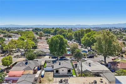 14235 Burton, Panorama City, CA 91402 - Photo 29