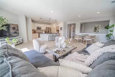 20311 Amorette Ct, Saugus, CA 91350 - Photo 9