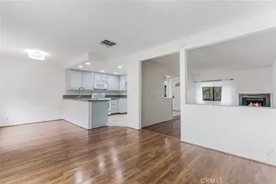 6746 Encino Avenue #2, Lake Balboa, CA 91406 - Photo 11