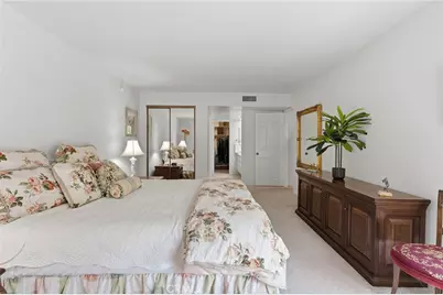 21650 Burbank #203, Woodland Hills, CA 91367 - Photo 15