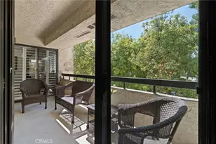 21650 Burbank, Woodland Hills, CA 91367 - Photo 19