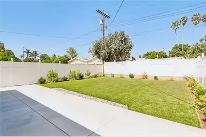 22241 Wyandotte Street, Canoga Park, CA 91303 - Photo 17
