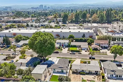 22241 Wyandotte Street, Canoga Park, CA 91303 - Photo 37