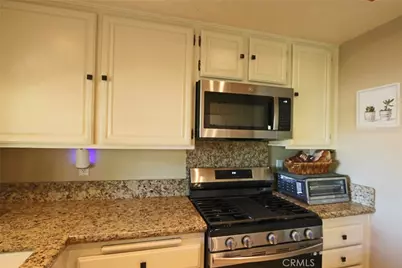 20046 Avenue Of The Oaks, Newhall, CA 91321 - Photo 3
