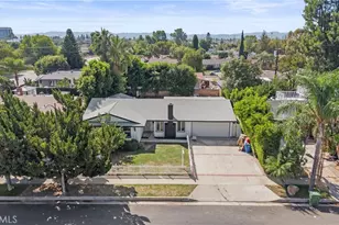 20110 Superior St, Chatsworth, CA 91311 - Photo 3