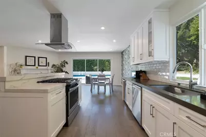 4527 Santa Lucia Drive, Woodland Hills, CA 91364 - Photo 15