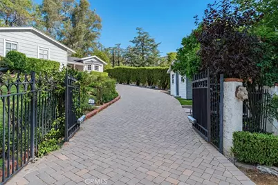 5408 Penfield Avenue, Woodland Hills, CA 91364 - Photo 3