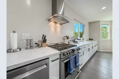 946 Warwick, Thousand Oaks, CA 91360 - Photo 25