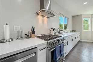 946 Warwick, Thousand Oaks, CA 91360 - Photo 25