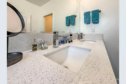 946 Warwick, Thousand Oaks, CA 91360 - Photo 45