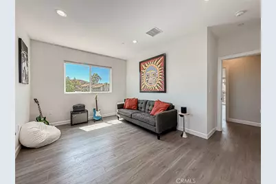 946 Warwick, Thousand Oaks, CA 91360 - Photo 35
