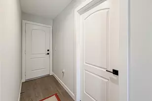 946 Warwick, Thousand Oaks, CA 91360 - Photo 13