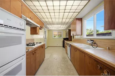 7321 Leescott Avenue, Van Nuys, CA 91406 - Photo 13