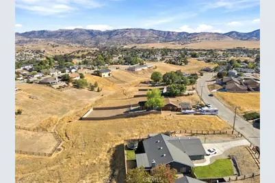 22105 Copper Dr, Tehachapi, CA 93561 - Photo 13