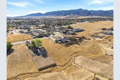 22105 Copper Dr, Tehachapi, CA 93561 - Photo 15