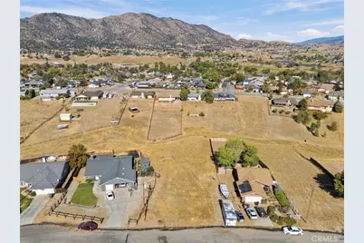 22105 Copper Dr, Tehachapi, CA 93561 - Photo 9
