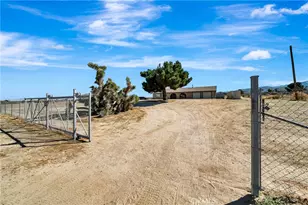 5023 Smoke Tree, Phelan, CA 92371 - Photo 3