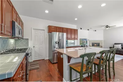 28473 Connick Place, Saugus, CA 91350 - Photo 17
