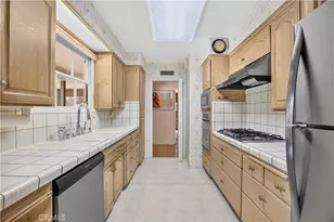 5961 Hillview Park, Los Angeles, CA 91401 - Photo 7