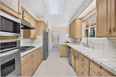5961 Hillview Park, Los Angeles, CA 91401 - Photo 5