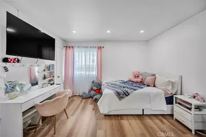 13412 Burbank, Sherman Oaks, CA 91401 - Photo 17