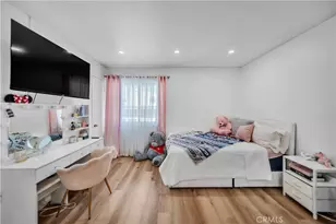 13412 Burbank, Sherman Oaks, CA 91401 - Photo 17