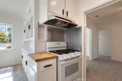 16819 Wyandotte Street, Lake Balboa, CA 91406 - Photo 11