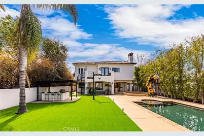 23123 Oxnard, Woodland Hills, CA 91367 - Photo 1