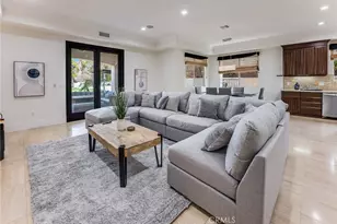 23123 Oxnard, Woodland Hills, CA 91367 - Photo 5