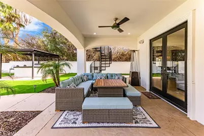 23123 Oxnard, Woodland Hills, CA 91367 - Photo 9